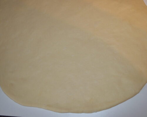 Etaler la pâte au rouleau à pâtisserie