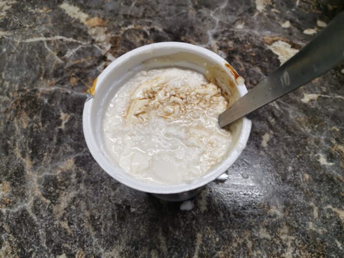 Смешиваем 4-5 ложек майонеза