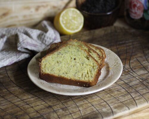 The finished cake with poppy seeds should be soaked in syrup