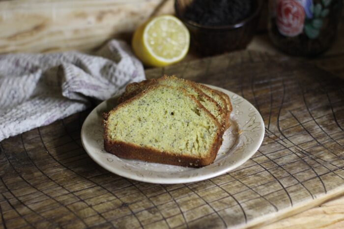 The finished cake with poppy seeds should be soaked in syrup