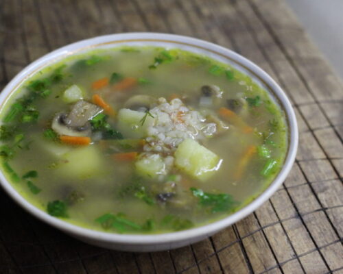 Вкусный суп с гречкой и грибами готов