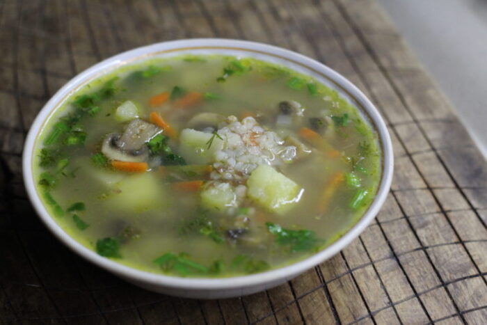 Вкусный суп с гречкой и грибами готов