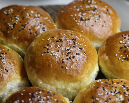 The fluffy and delicious yeast buns for burgers are ready