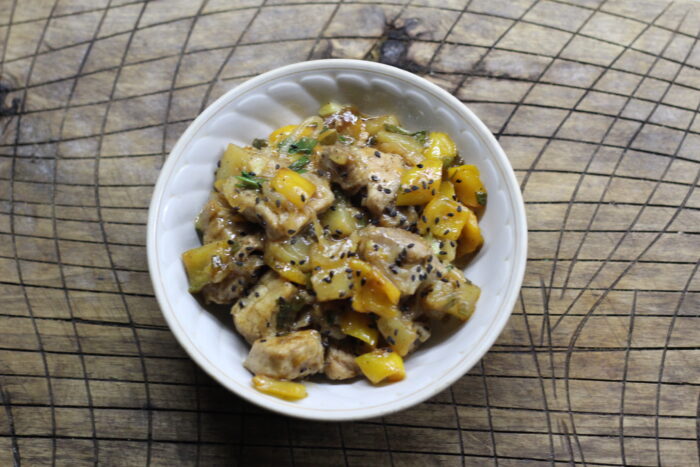 sprinkle the pork roast with sesame seeds