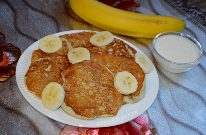 Clatite americane cu banane si iaurt poza