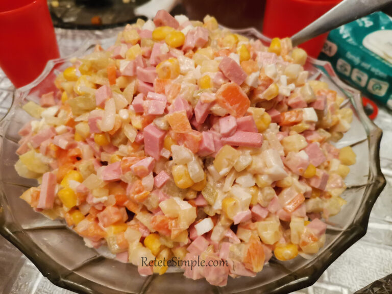 Салат Оливье с кукурузой