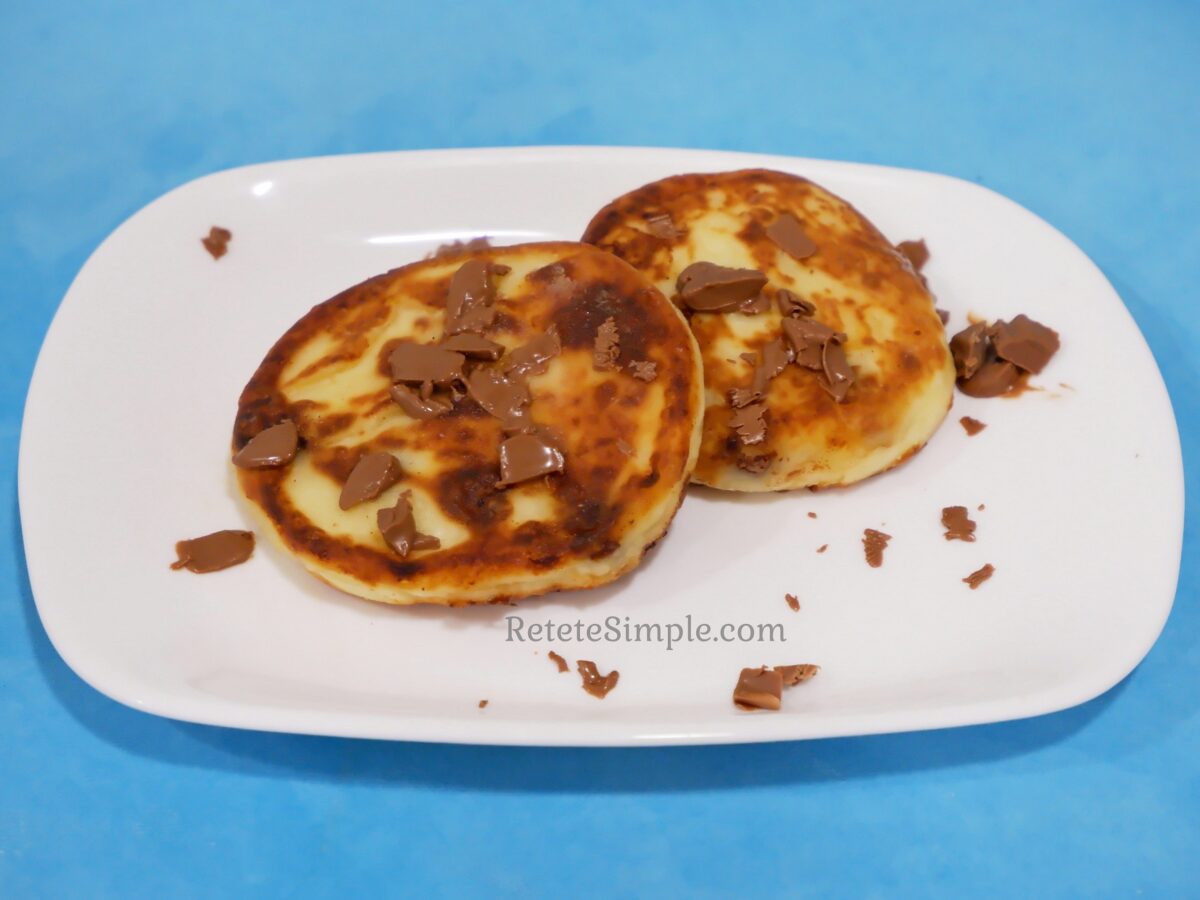 Творожные сырники с кусочками шоколада фото