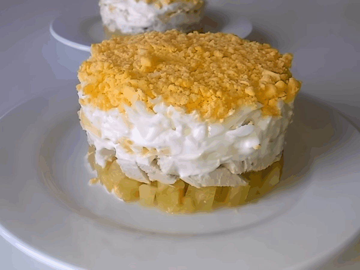 Ананасовый салат с курицей фото