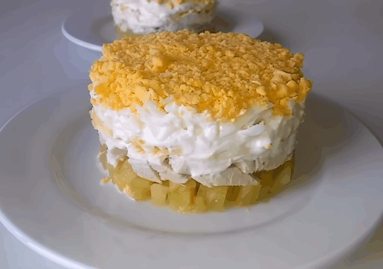 Ананасовый салат с курицей фото