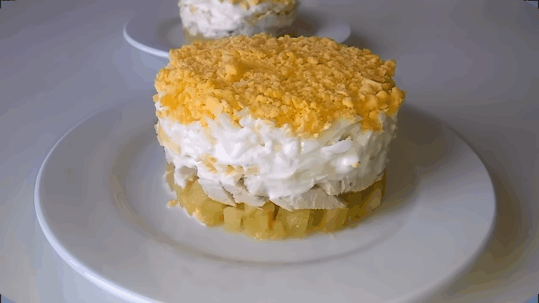 Ананасовый салат с курицей