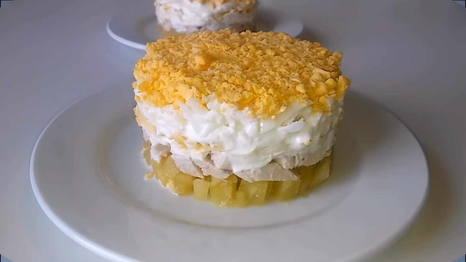 Ананасовый салат с курицей фото