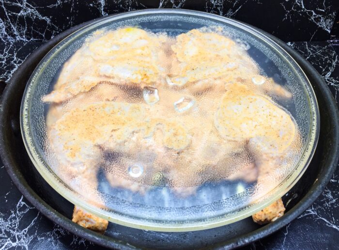 Acoperiti-l cu o farfurie groasa