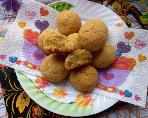 Close-up of a crisp semolina biscuit