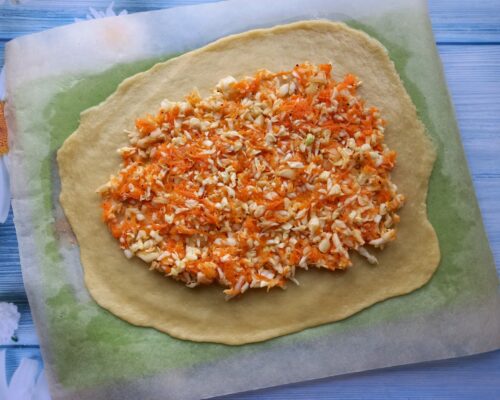 Spread all the cabbage filling over it