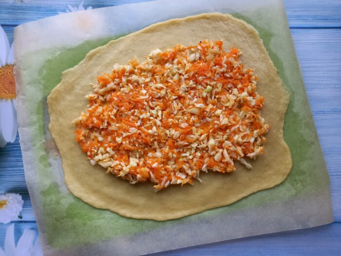 Spread all the cabbage filling over it