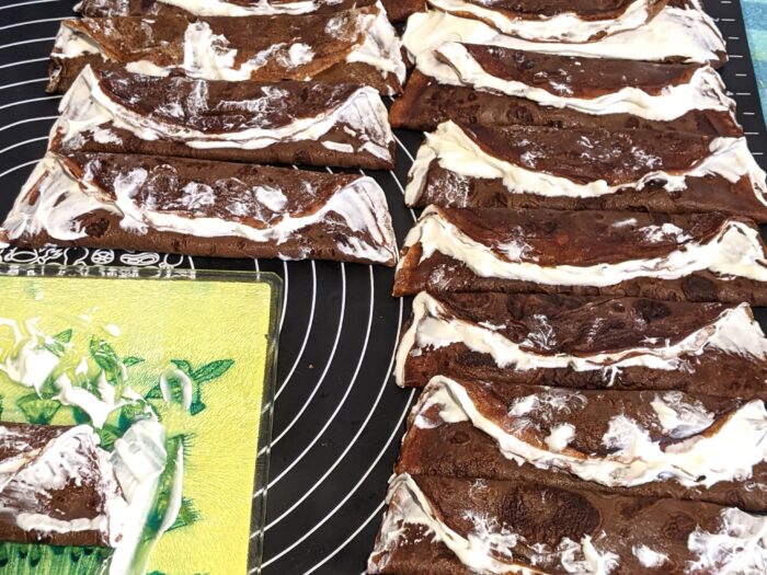 Repeat with the remaining crepes