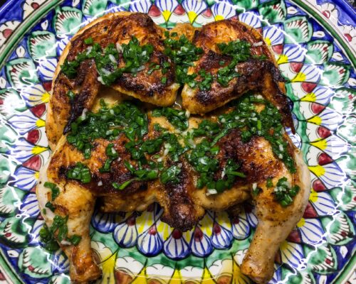 Turnati sosul preparat deasupra si serviti puiul