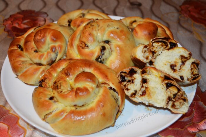 Placintele cu dulceata sunt gata