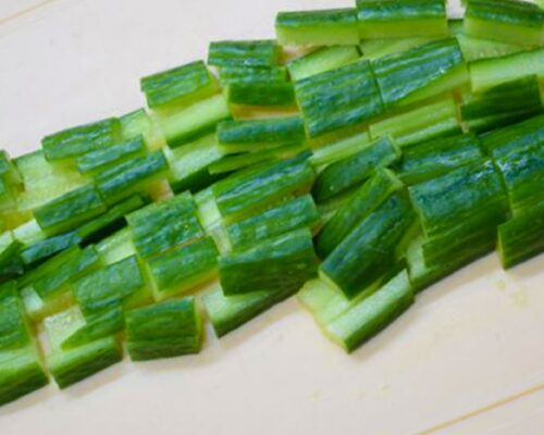 cut the cucumber