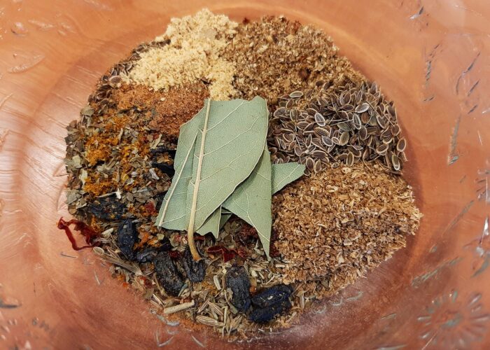 Mix the spices in a deep bowl