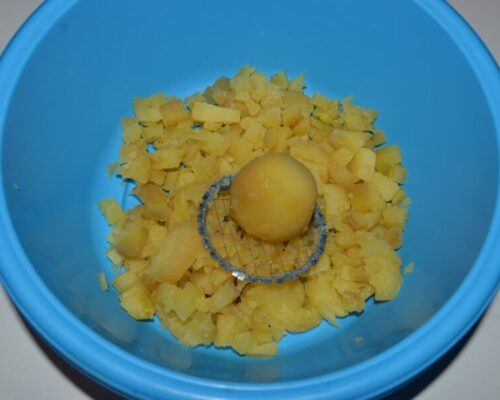 нарежьте картофель