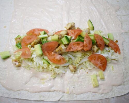 place the vegetables and fried chicken on the edge of the lavas