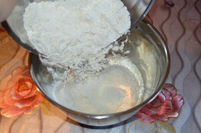 Adaugati treptat faina in bol