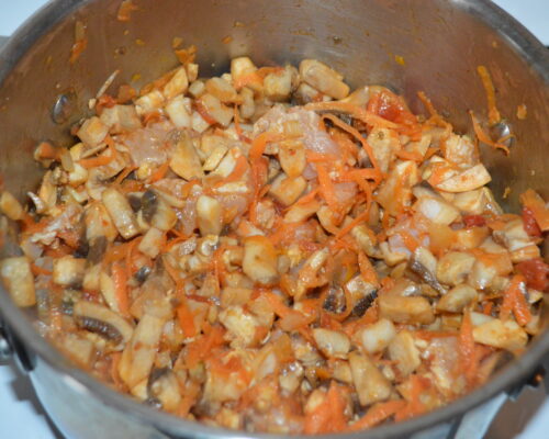 Pour in a little olive oil and fry the ingredients