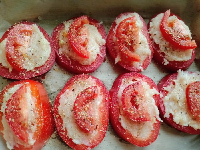 Cut the tomatoes in half
