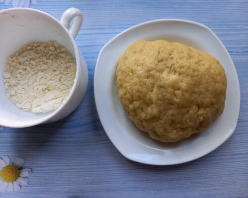 Gradually add the flour in small amounts