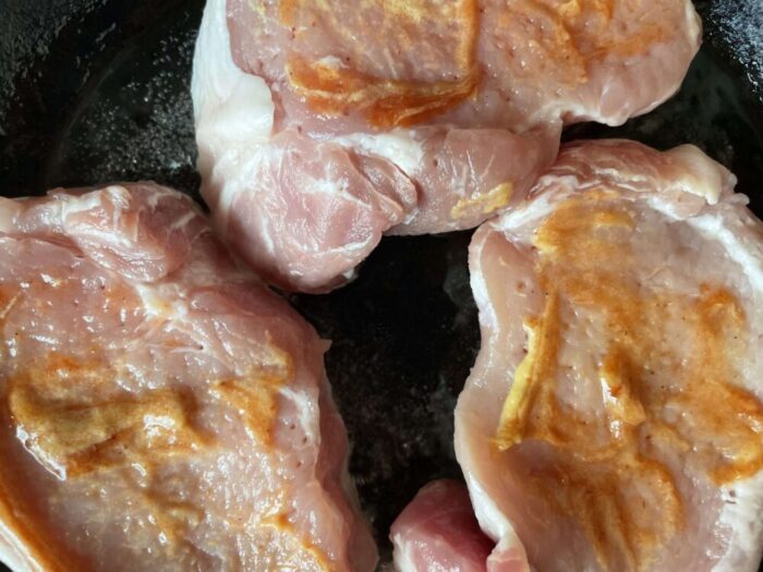 Выложить мясо