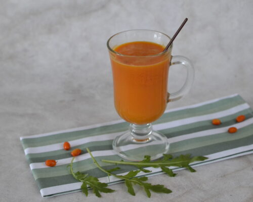 Pour the delicious sea buckthorn juice into beautiful glasses
