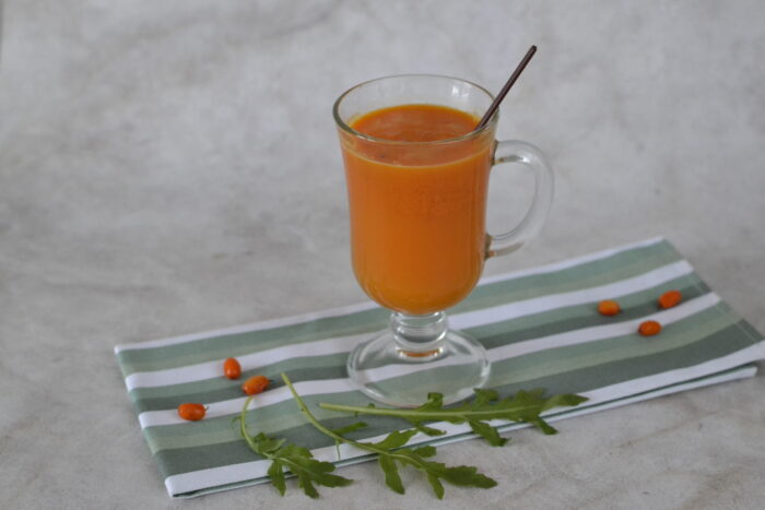 Pour the delicious sea buckthorn juice into beautiful glasses