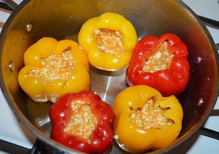 Transfer the stuffed peppers to a deep saucepan