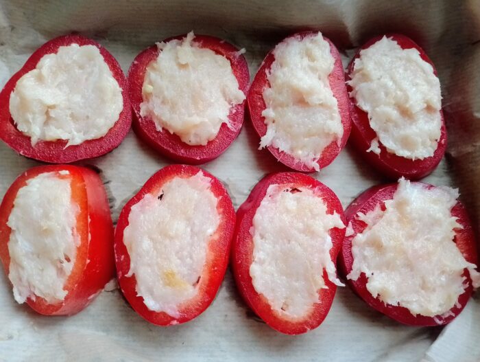 Fill each pepper ring with minced meat