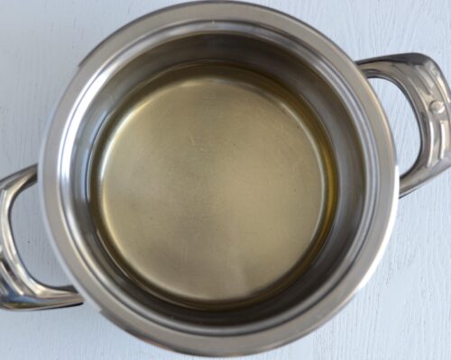 наливаем растительное масло