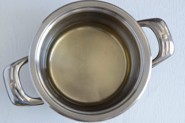 наливаем растительное масло