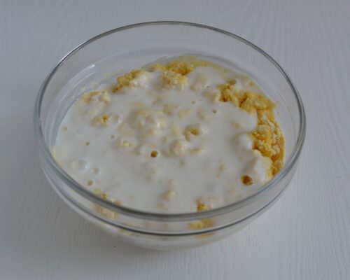 Gradually pour in the kefir