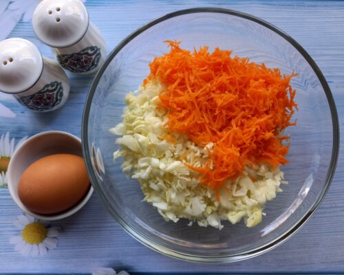 Combine the vegetables in a bowl