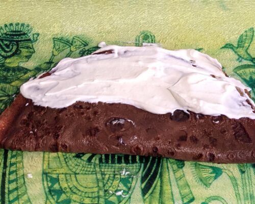 Spread the cream again on the rounded side