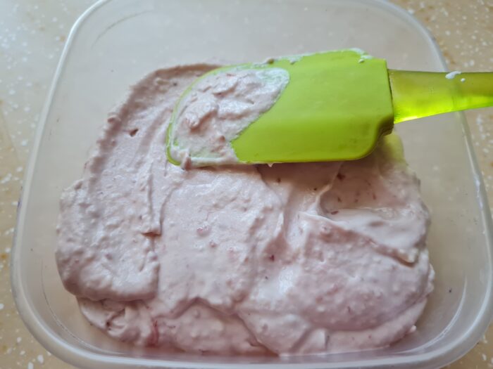 Level with a spatula