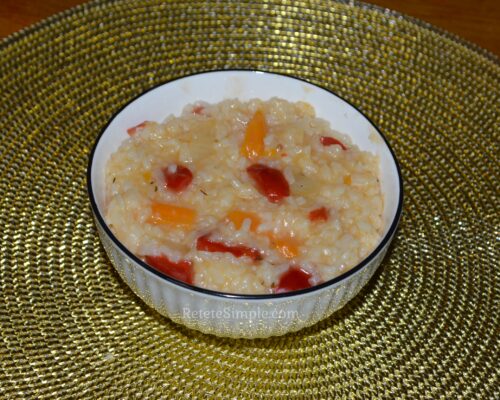 The healthy vegetable pilaf is ready