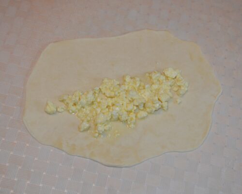 Place 2 tablespoons of cheese filling