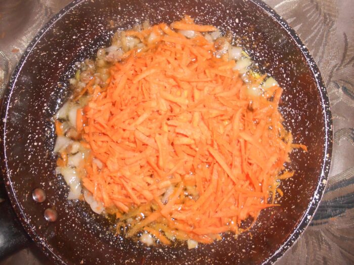 Обжарить на масле