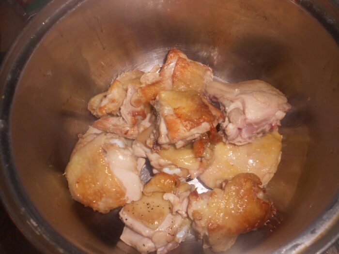 Жареные кусочки курицы