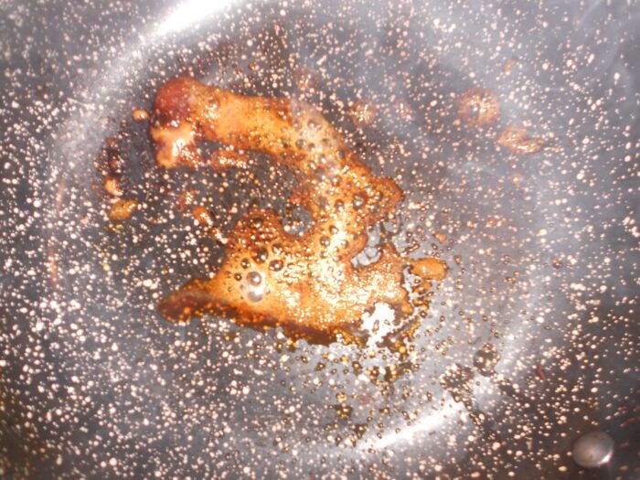 растворить одну чайную ложку сахара