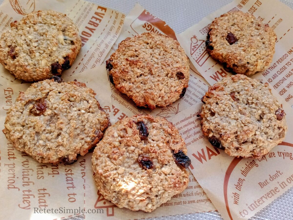 Banana-Oat Cookies with Raisins and Nuts photo