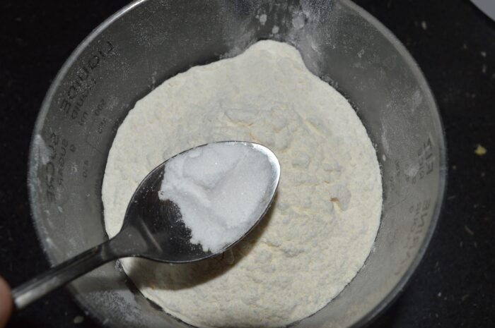 Mix half a teaspoon of baking soda with the flour