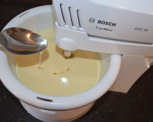 Добавьте 2 столовые ложки масла