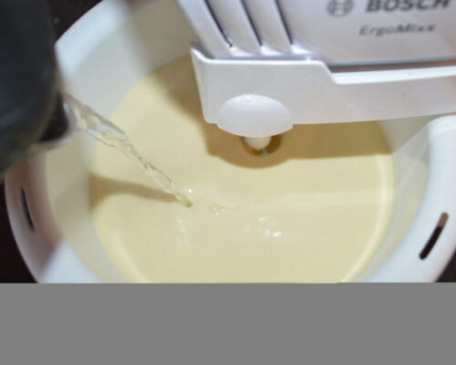 немного кипящей воды